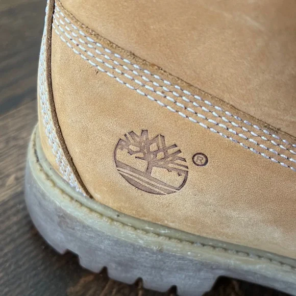 Timberland Tan and Black Boots Classic Work Style - Picture 2 of 6